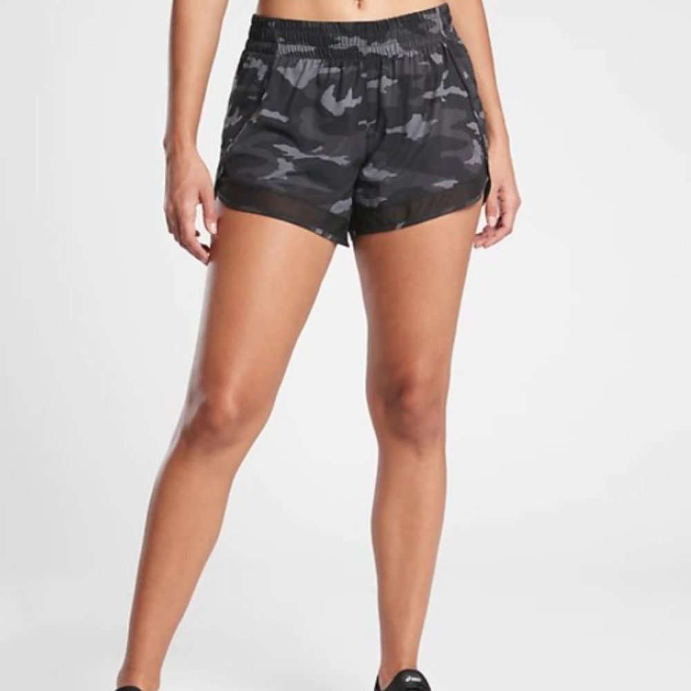 Athleta Mesh Racer Run Short 4" Black Camo, Medium